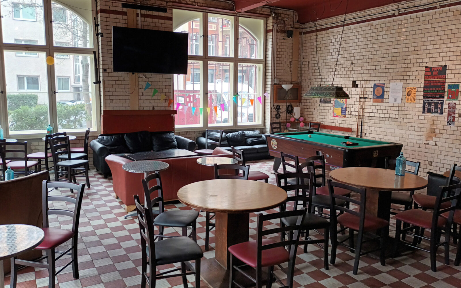 Kufa Café Gastraum